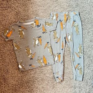 Carter’s Bunny Pajamas for Easter size 2T in EUC